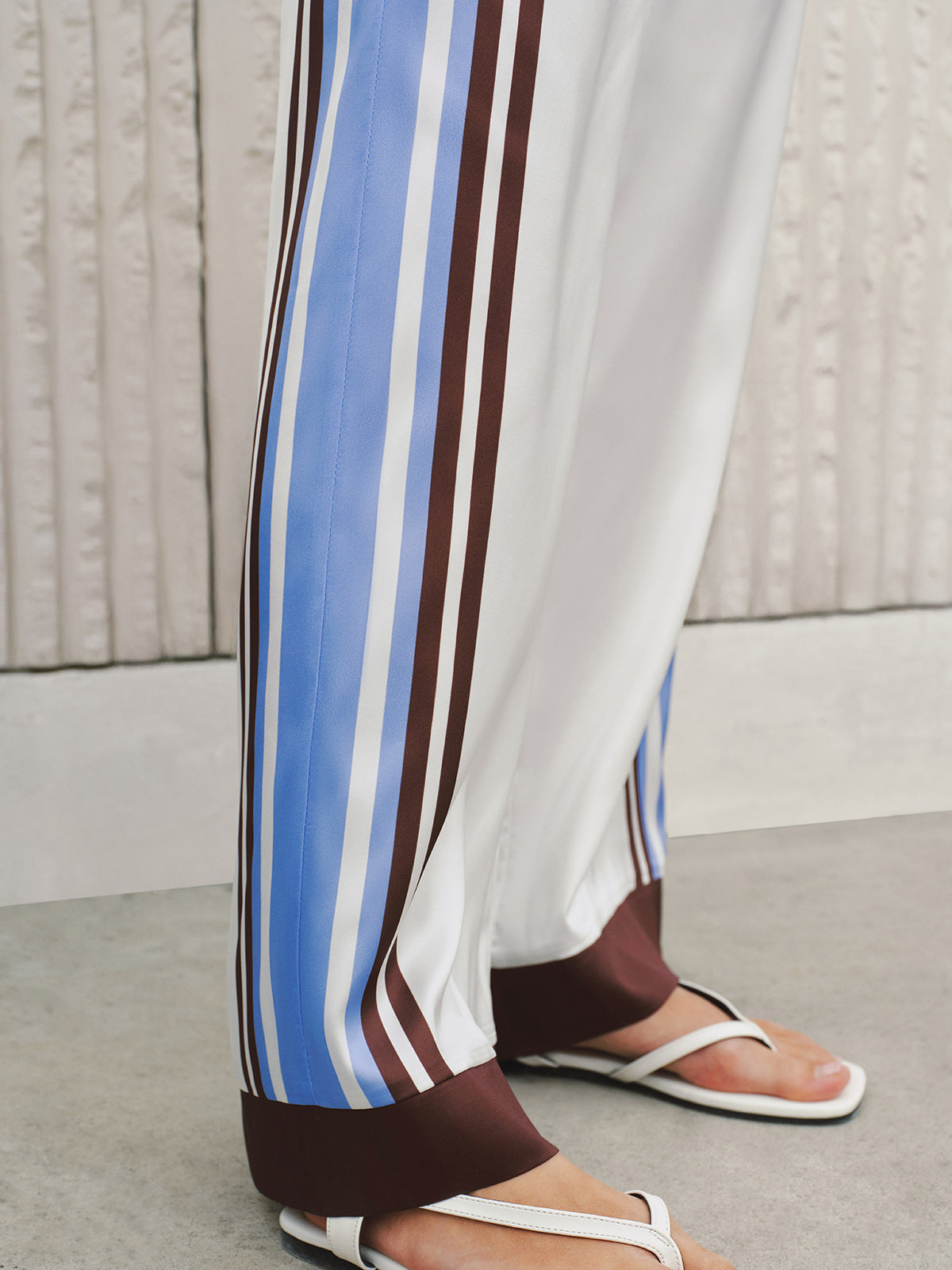 Pantalon large en satin à rayures latérales