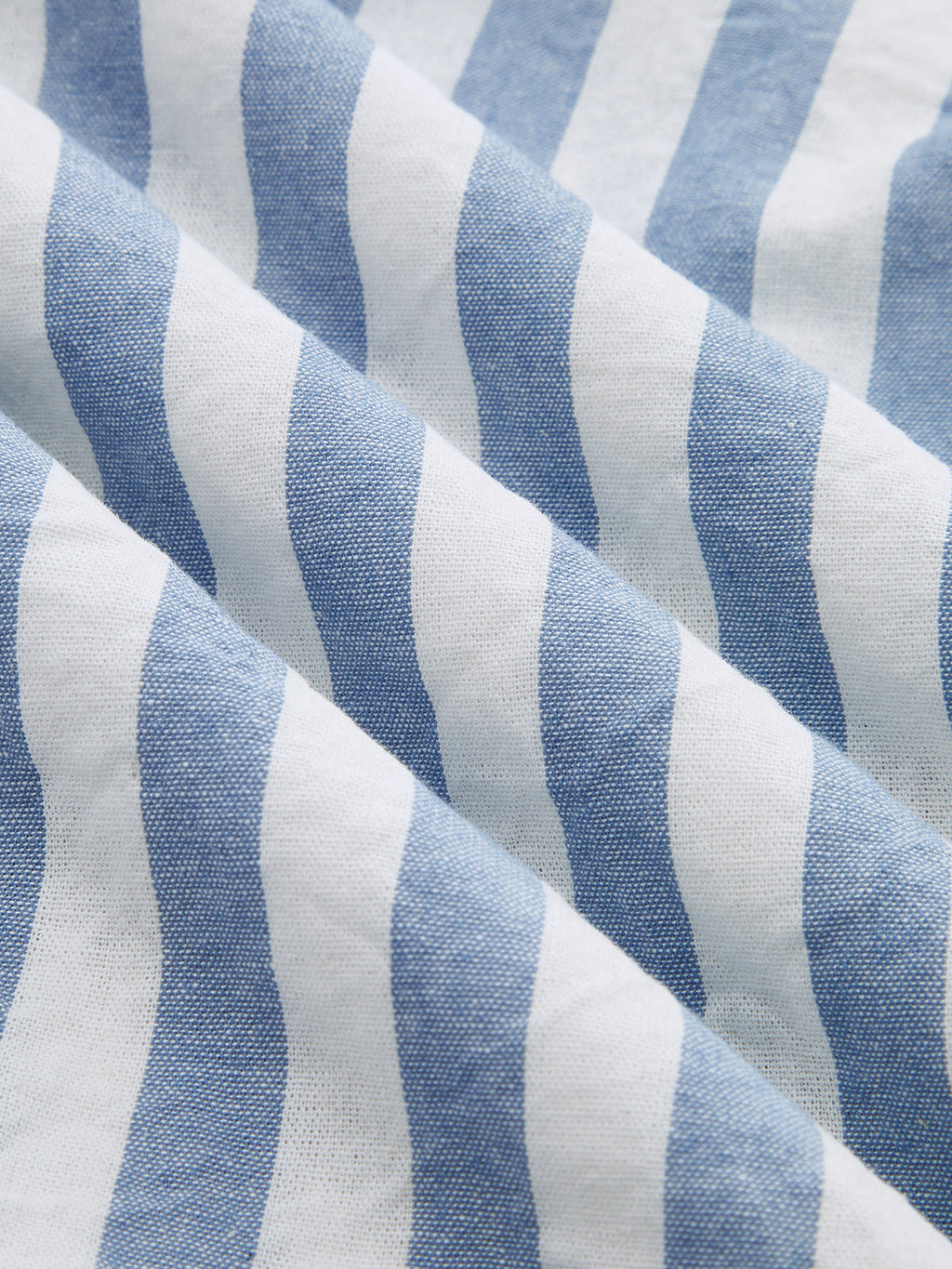 Maxikleid aus gestreifter Baumwolle mit Spitzenbesatz