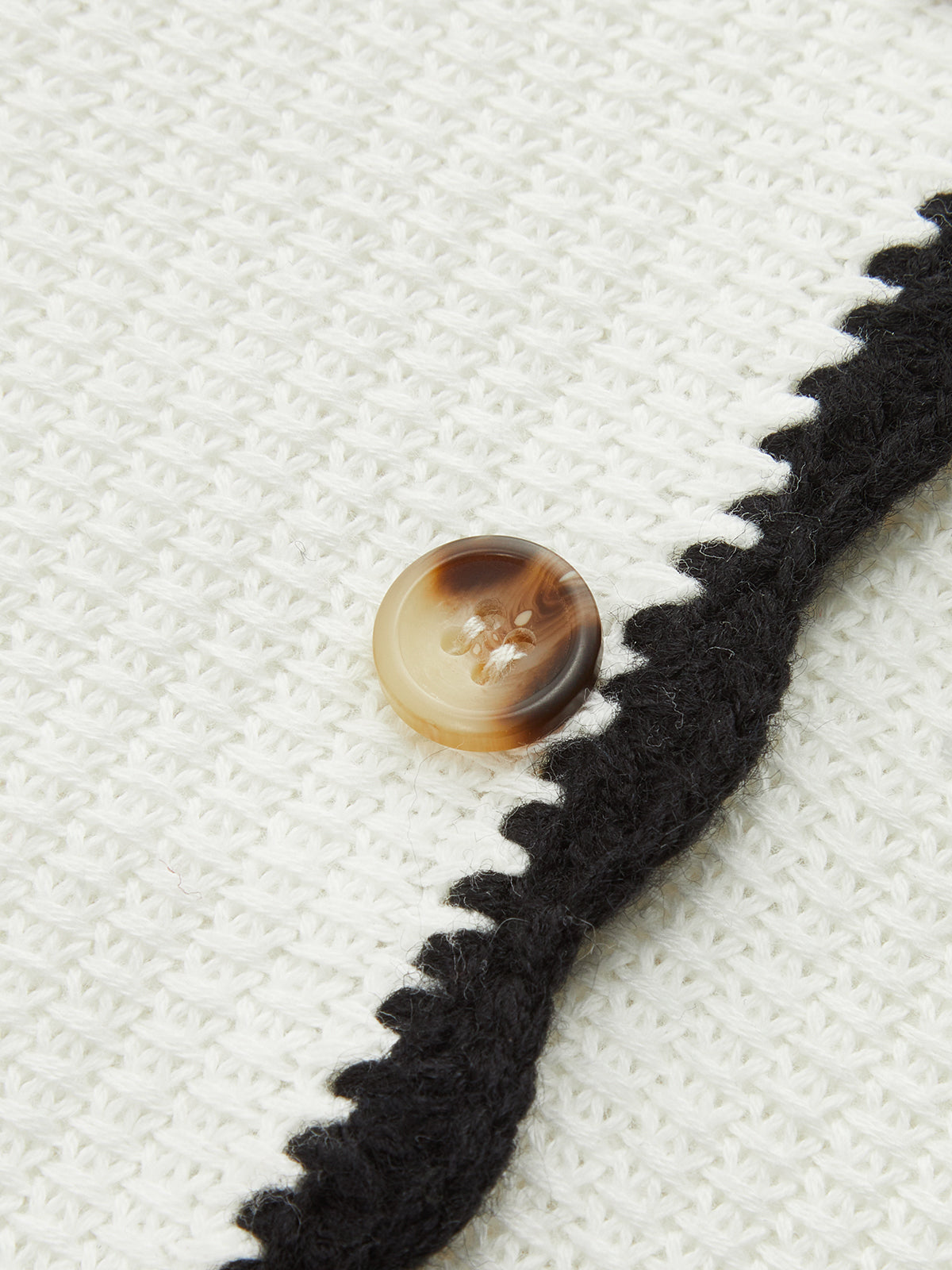 Ärmelloses Strickkleid mit Kontrastbesatz und Knopfleiste