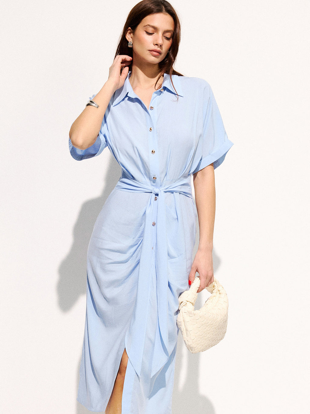 Robe-chemise longue à manches courtes et ceinture à nouer