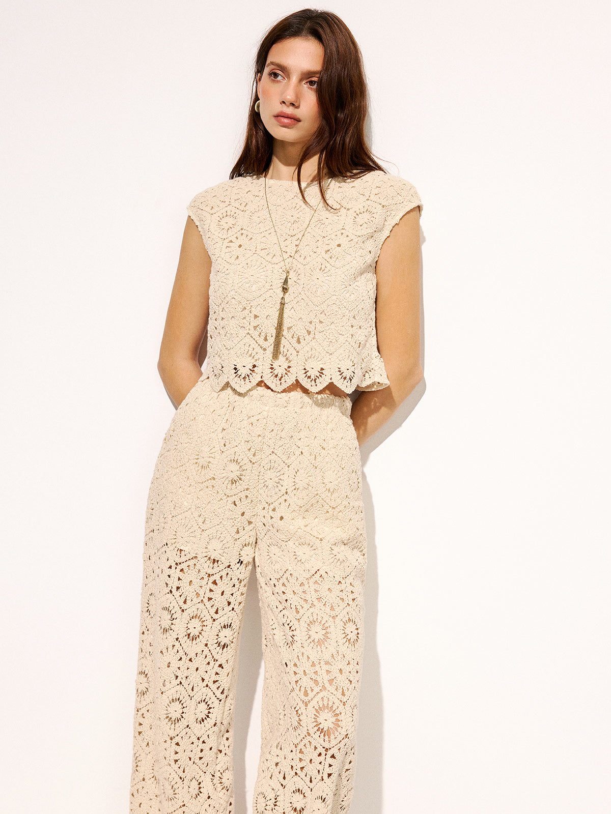 Ensemble débardeur court et pantalon en crochet