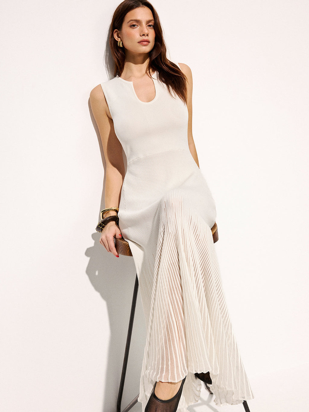 Robe en maille sans manches à encolure dégagée et empiècement en organza