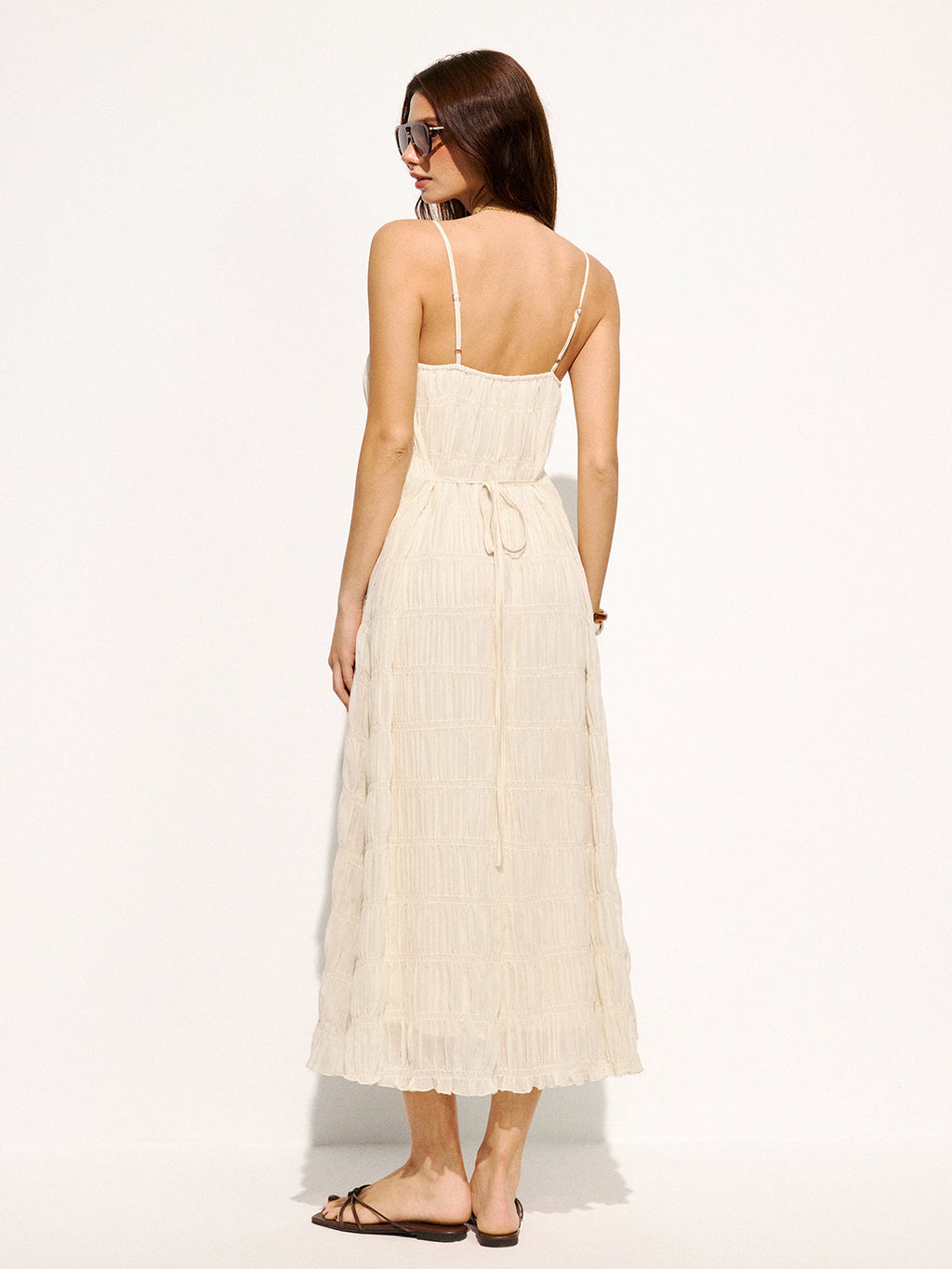 Robe longue à fines bretelles, smocks et étages