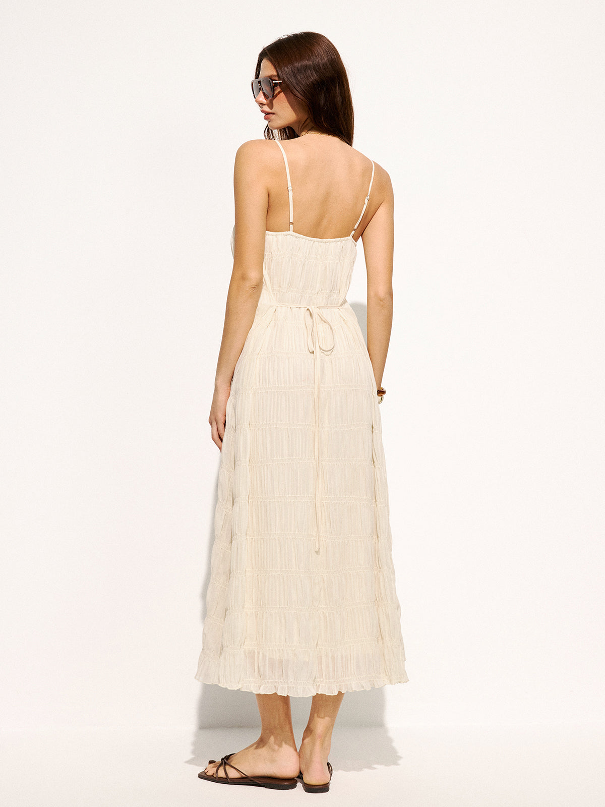 Robe longue à fines bretelles, smocks et étages