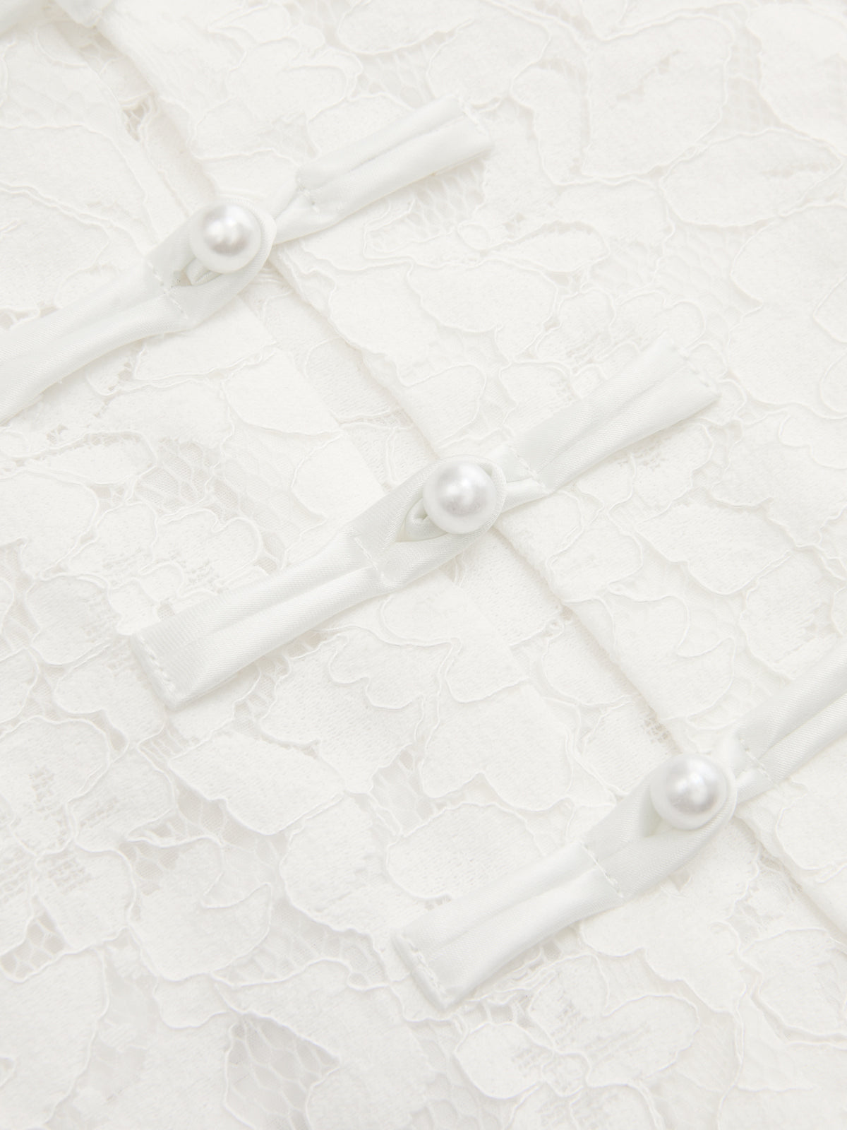Mini-jupe asymétrique en dentelle et perles