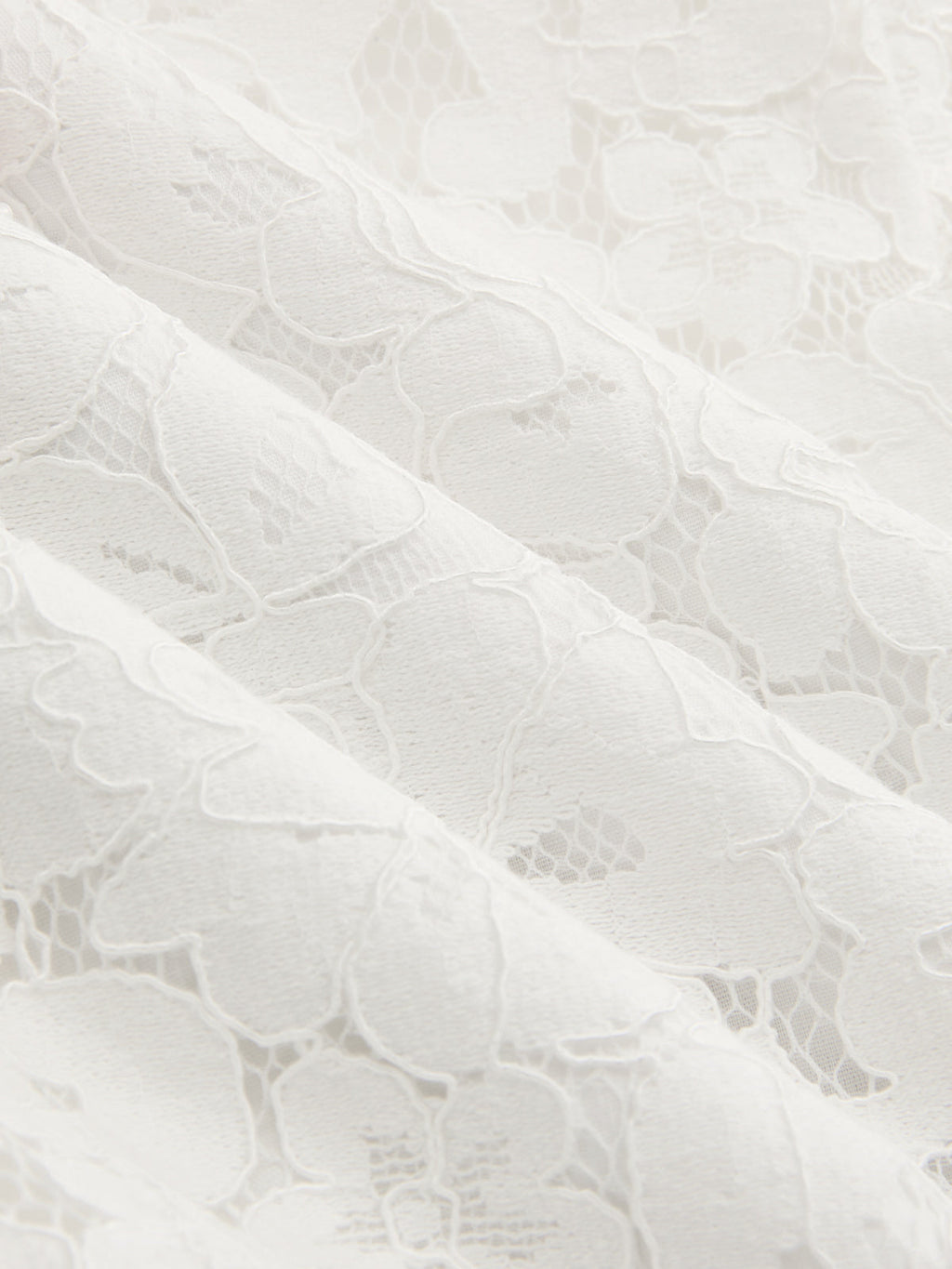 Mini-jupe asymétrique en dentelle et perles