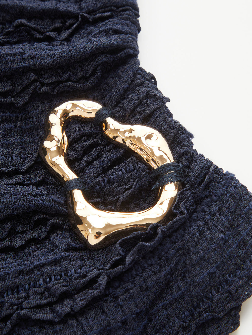 Haut en maille texturée à une épaule avec boucle en métal