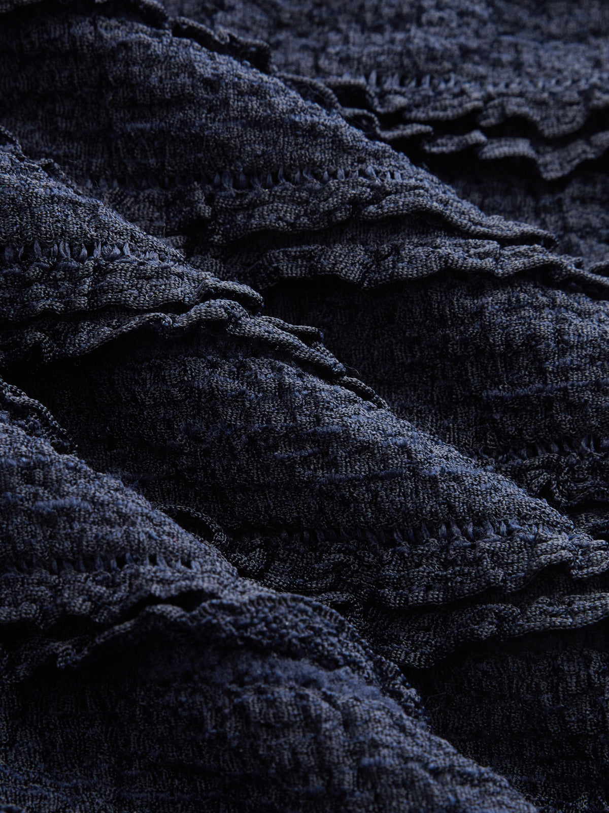 Haut en maille texturée à une épaule avec boucle en métal