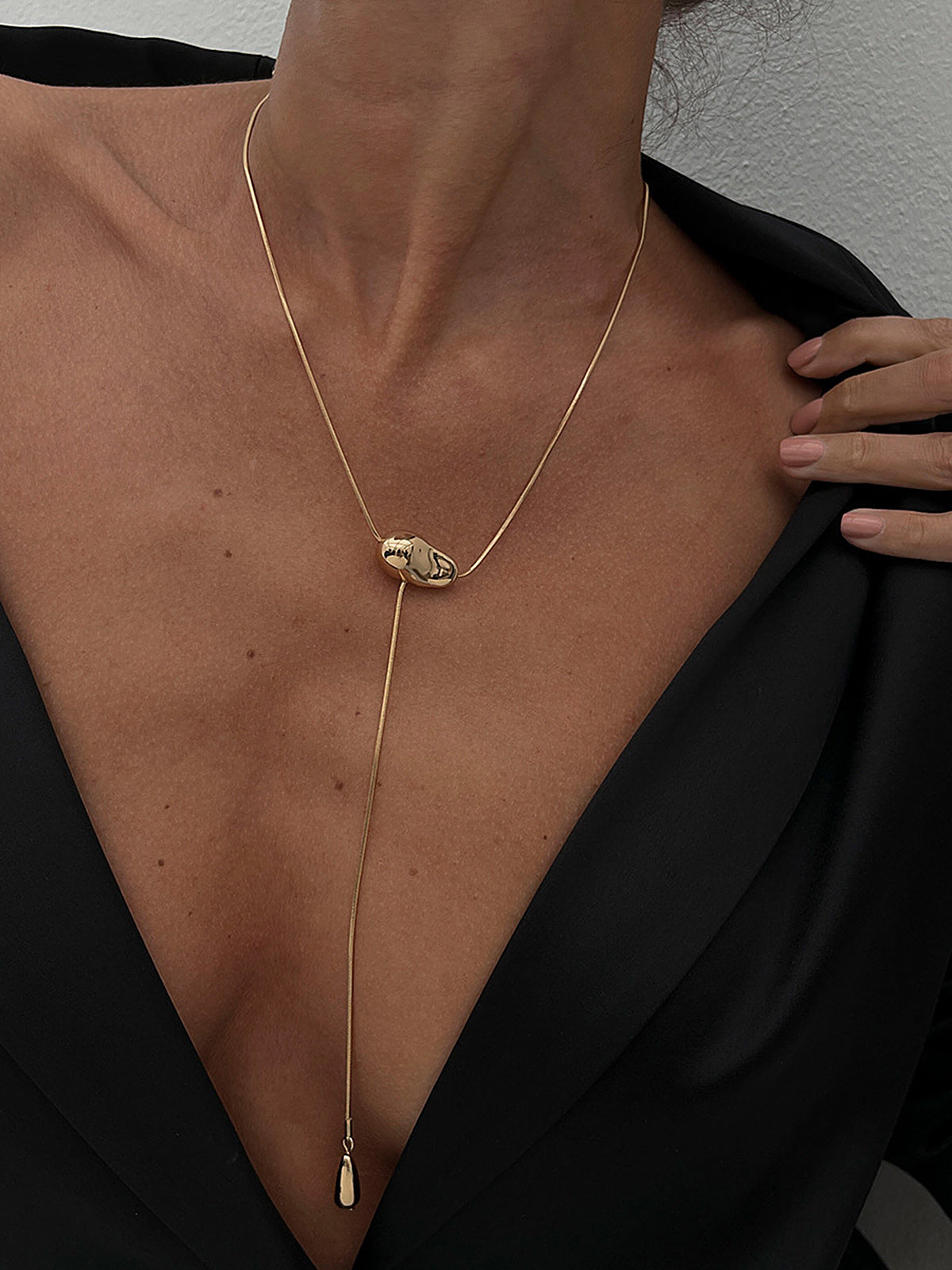Minimalistische asymmetrische Lariat-Halskette