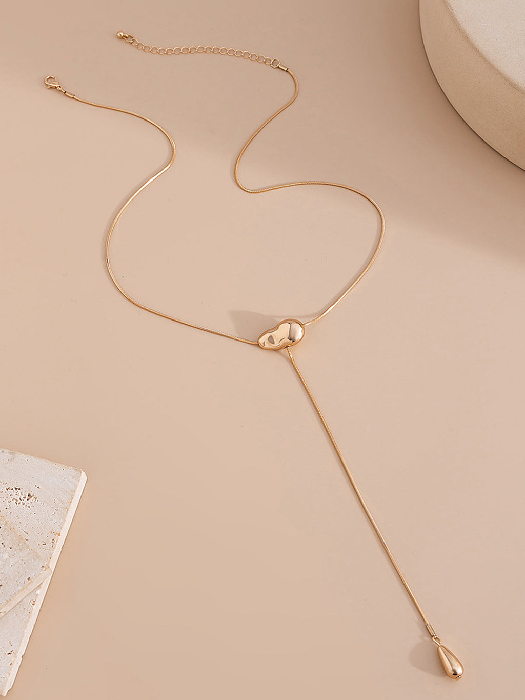 Minimalistische asymmetrische Lariat-Halskette