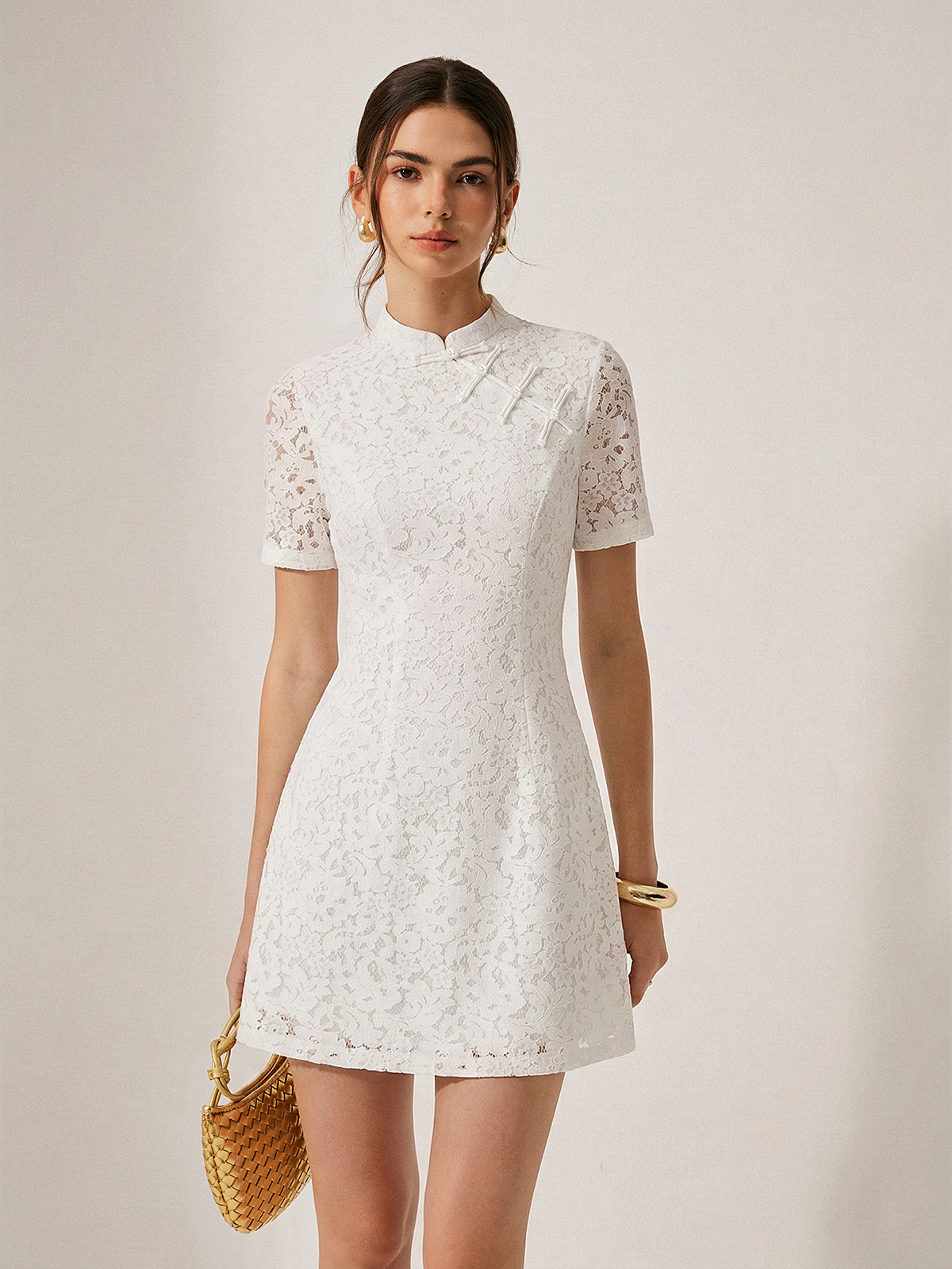 Cheongsam-Stil Kleid mit kurzen Ärmeln und Spitze