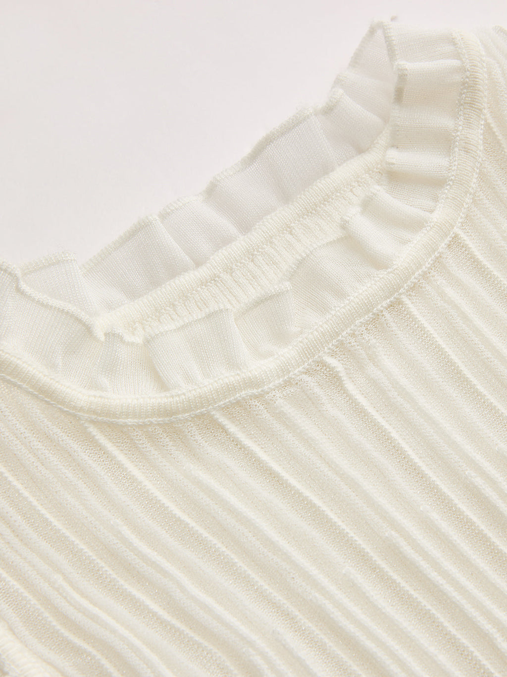 Gerüschtes Strickoberteil aus Wollmischung mit Rippenstruktur und durchscheinendem Effekt