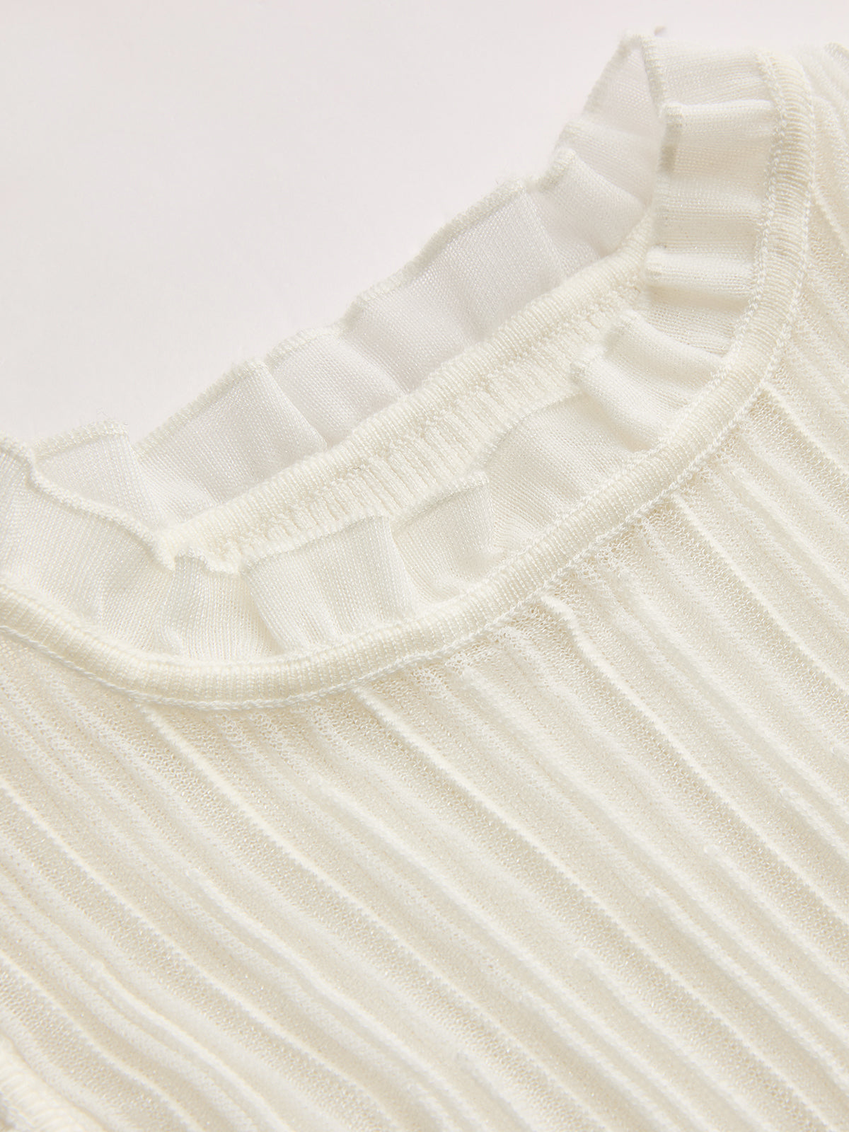 Gerüschtes Strickoberteil aus Wollmischung mit Rippenstruktur und durchscheinendem Effekt
