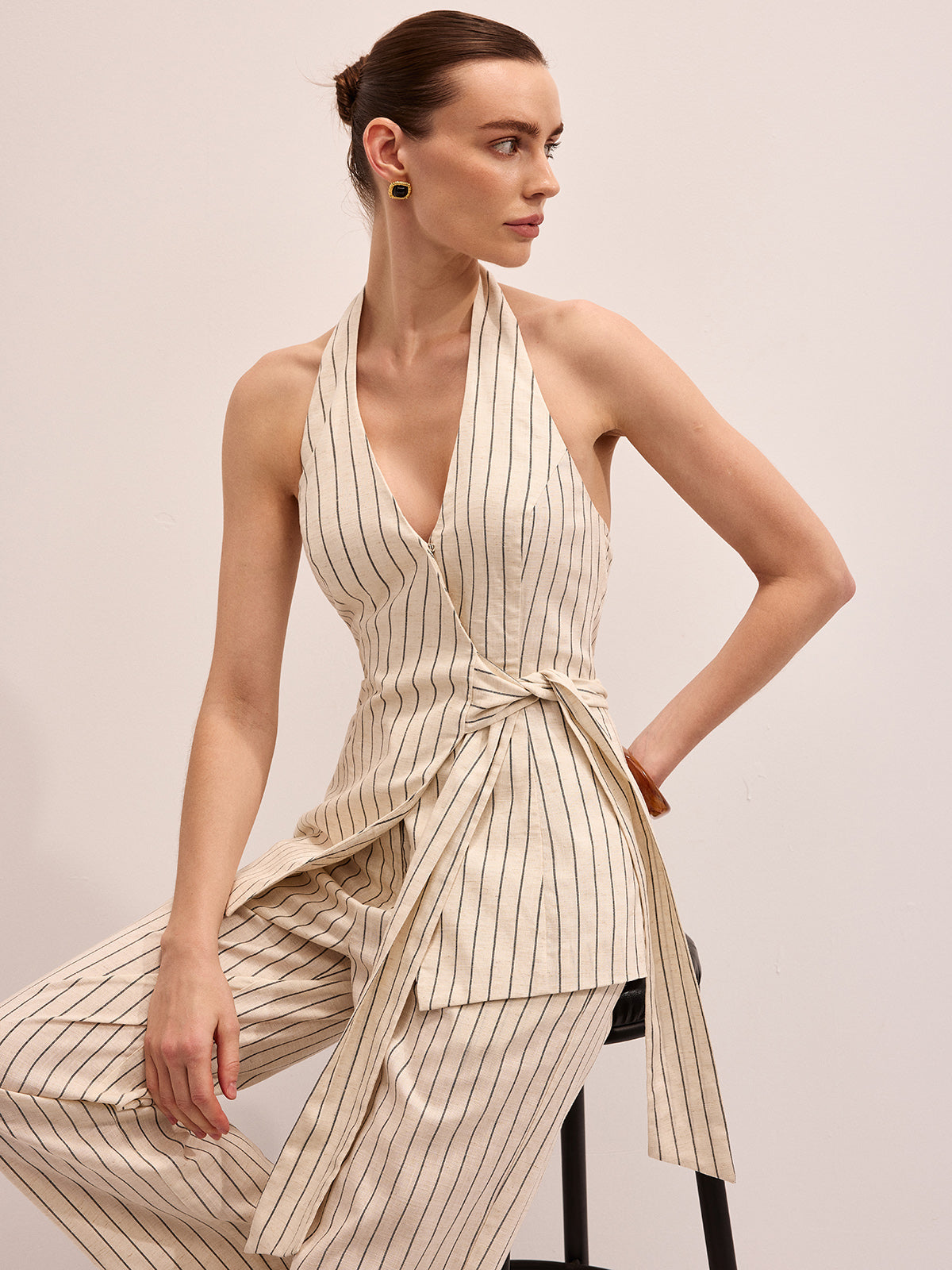 Ensemble gilet dos nu et pantalon en coton et lin rayé