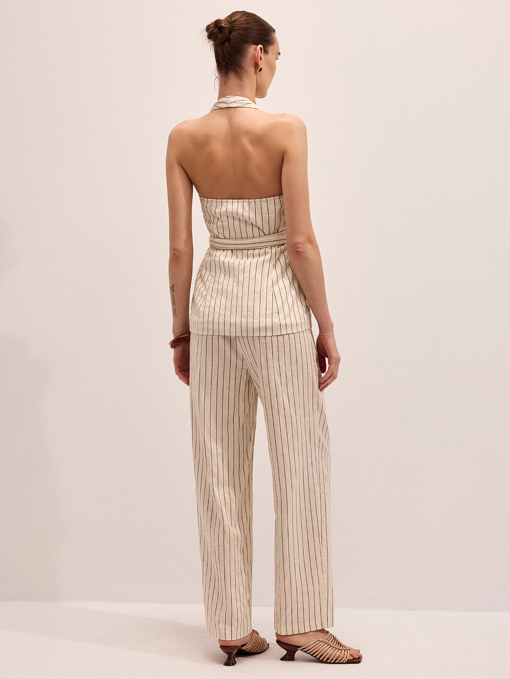 Gestreiftes Neckholder-Top und Hose aus Baumwollleinen
