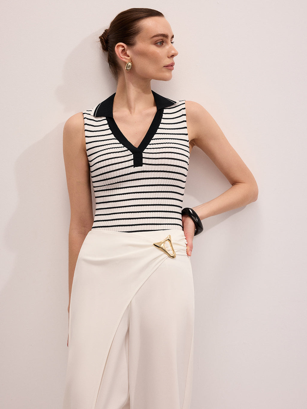 Gestreiftes ärmelloses Stricktop mit Kragen