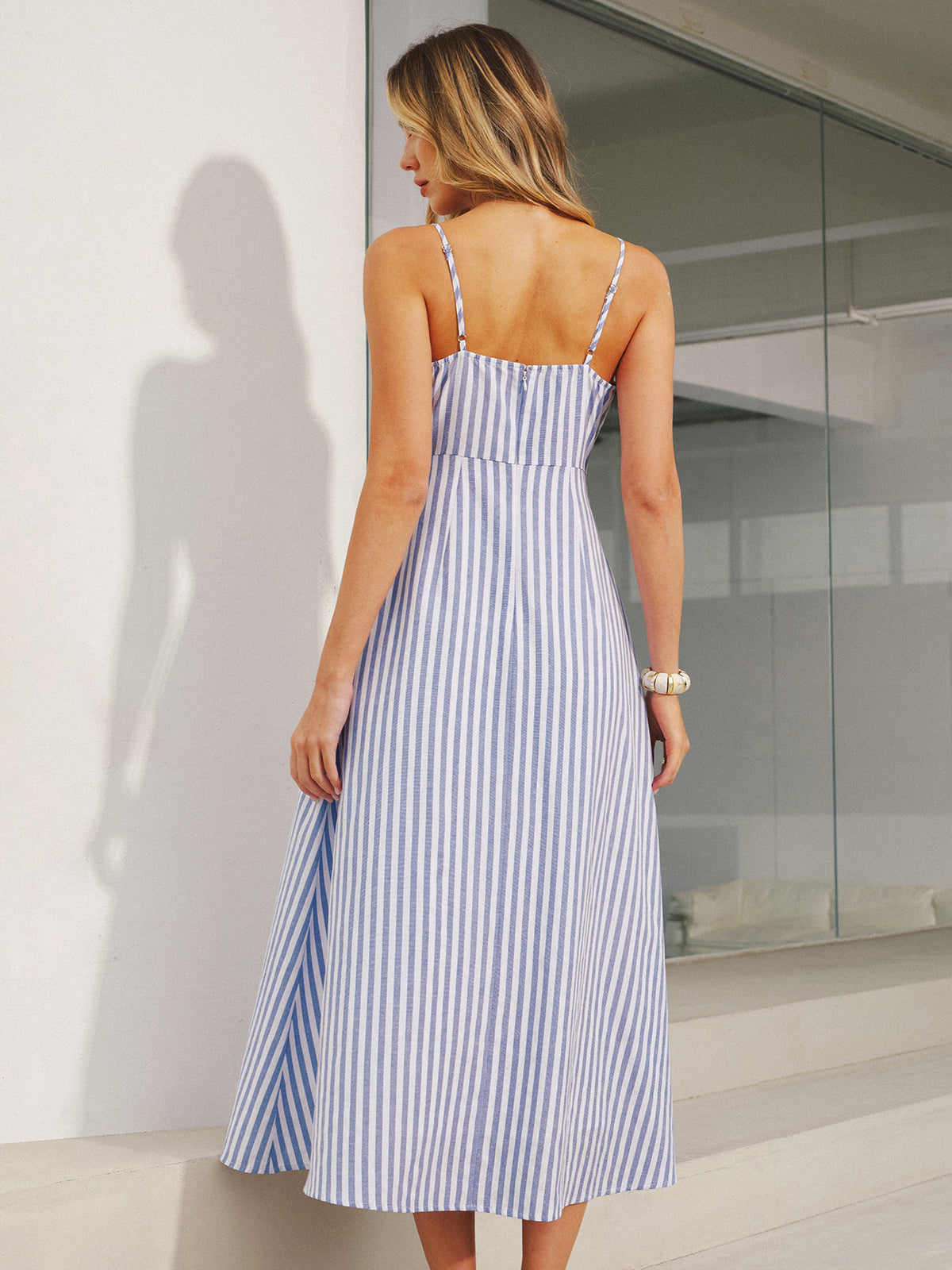 Robe longue à fines bretelles rayée avec dentelle