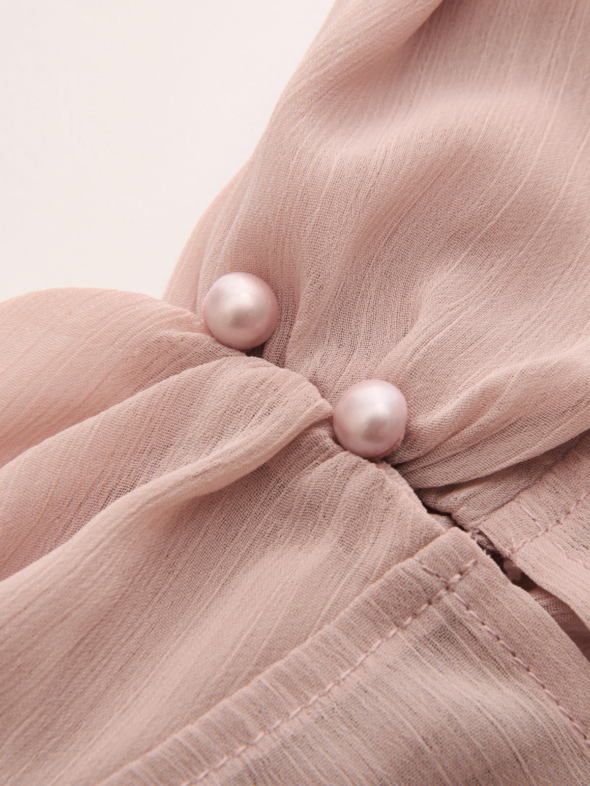 Halbtransparente Chiffon-Minikleid mit langen Ärmeln