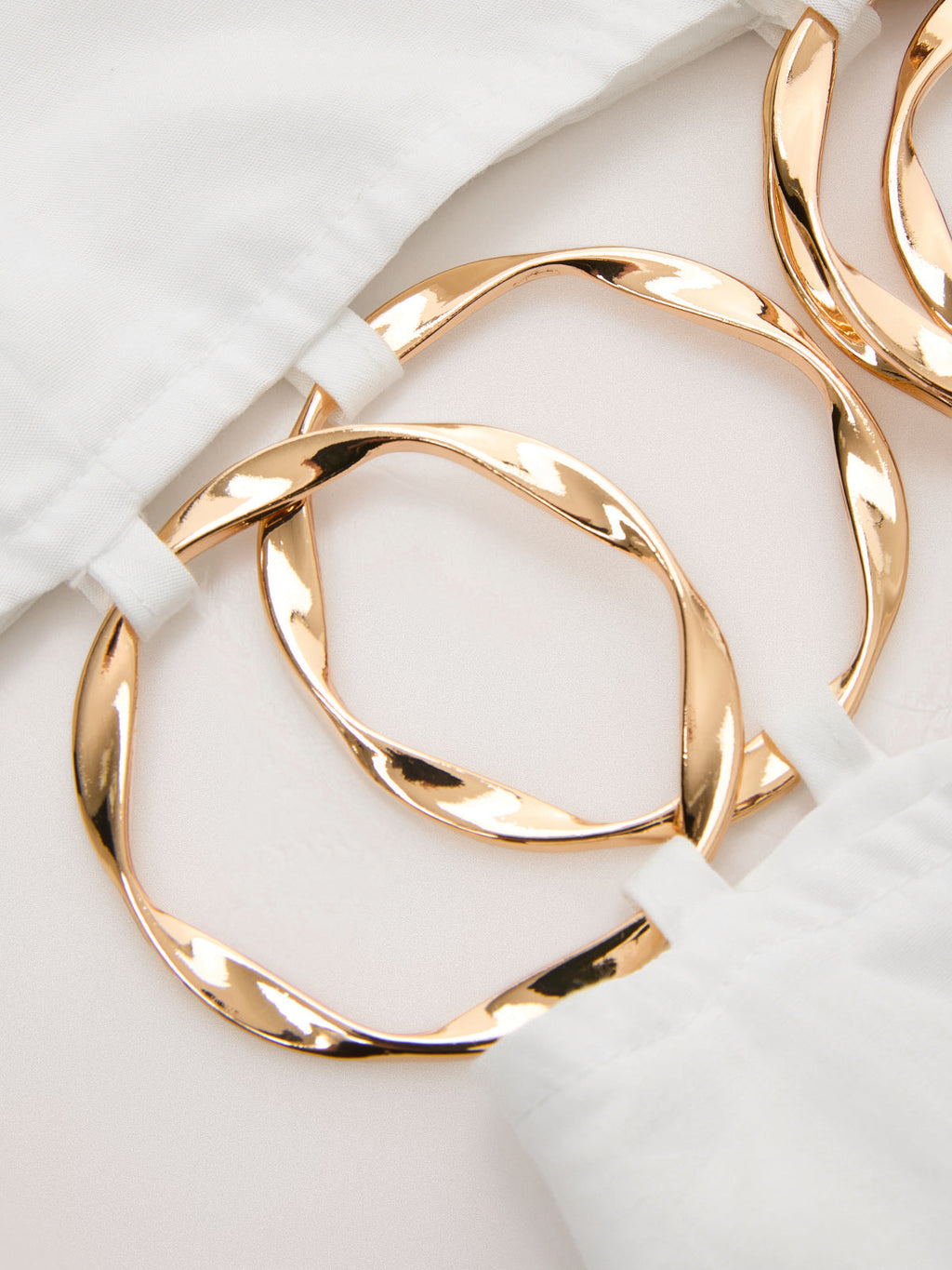 Maxikleid mit Ring-Detail und Cut-Outs