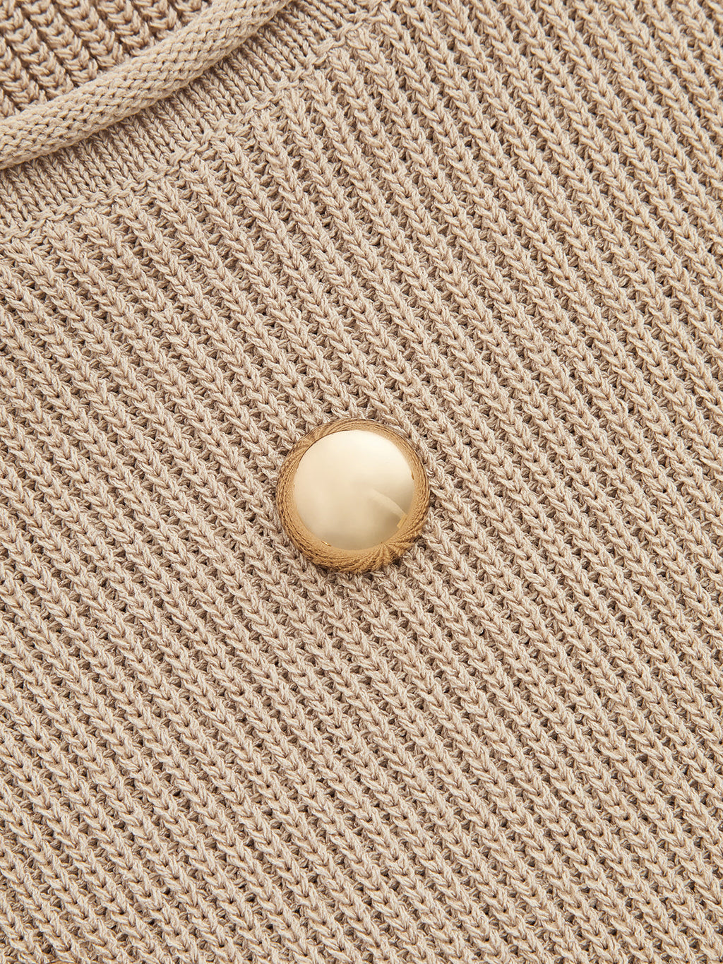 Gilet en maille orné de clous métalliques