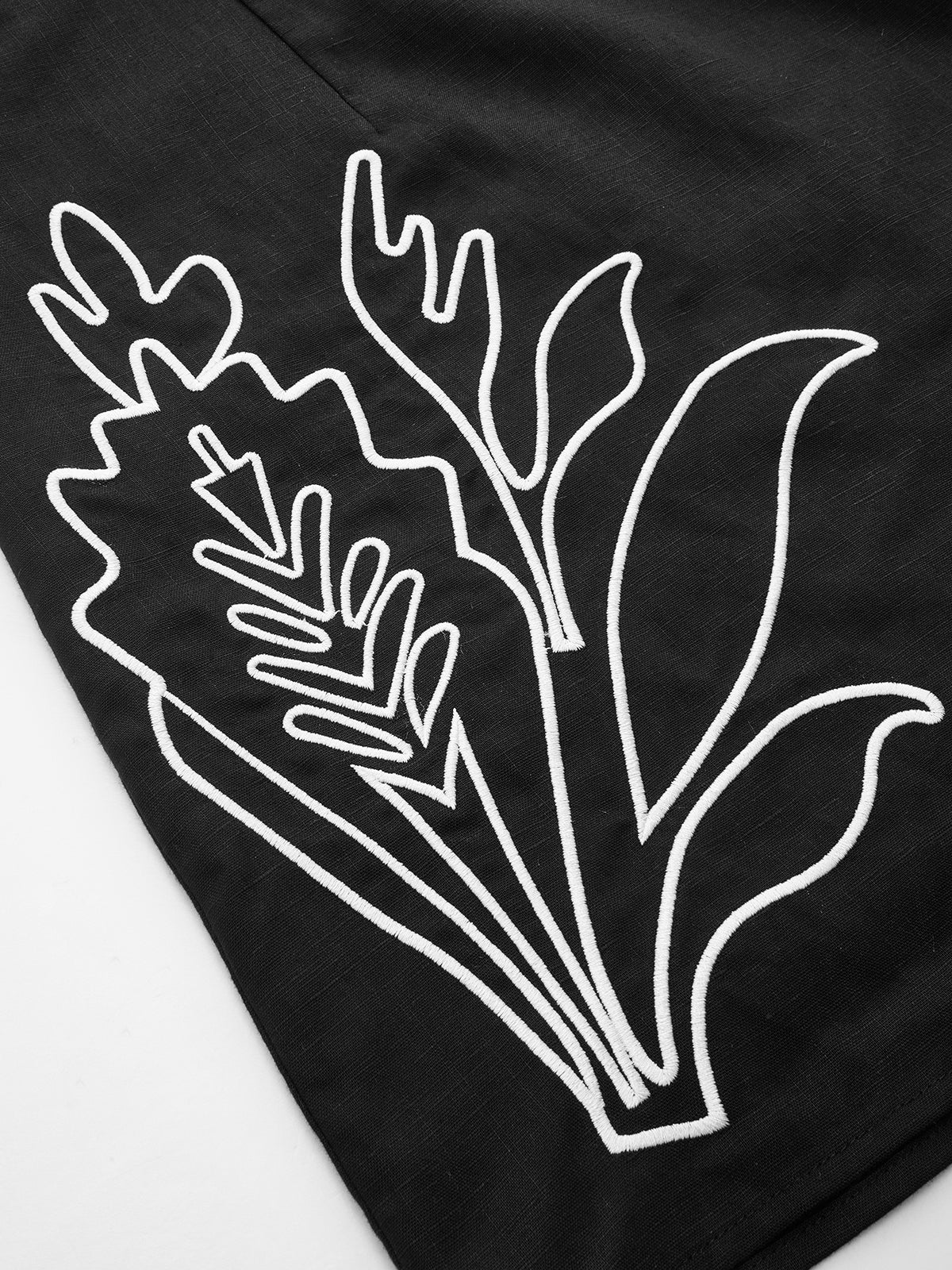 Robe Courte en Mélange de Lin Brodé avec Liens à Pompons