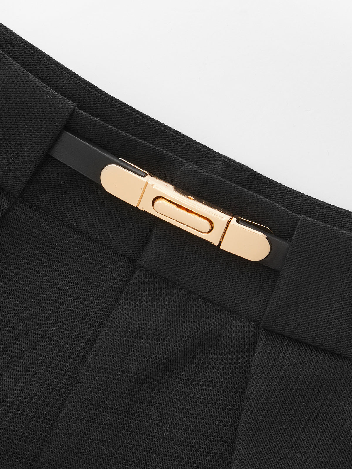 Short décontracté ceinturé taille mi-haute