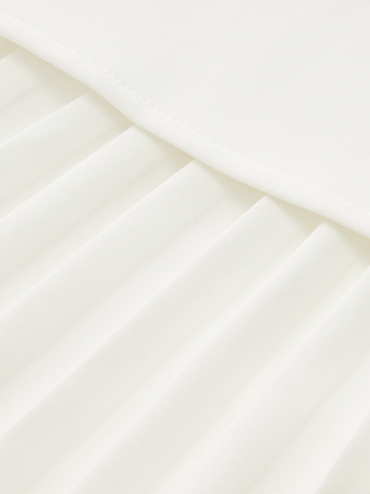 Mini-robe asymétrique à bretelles et ourlet plissé