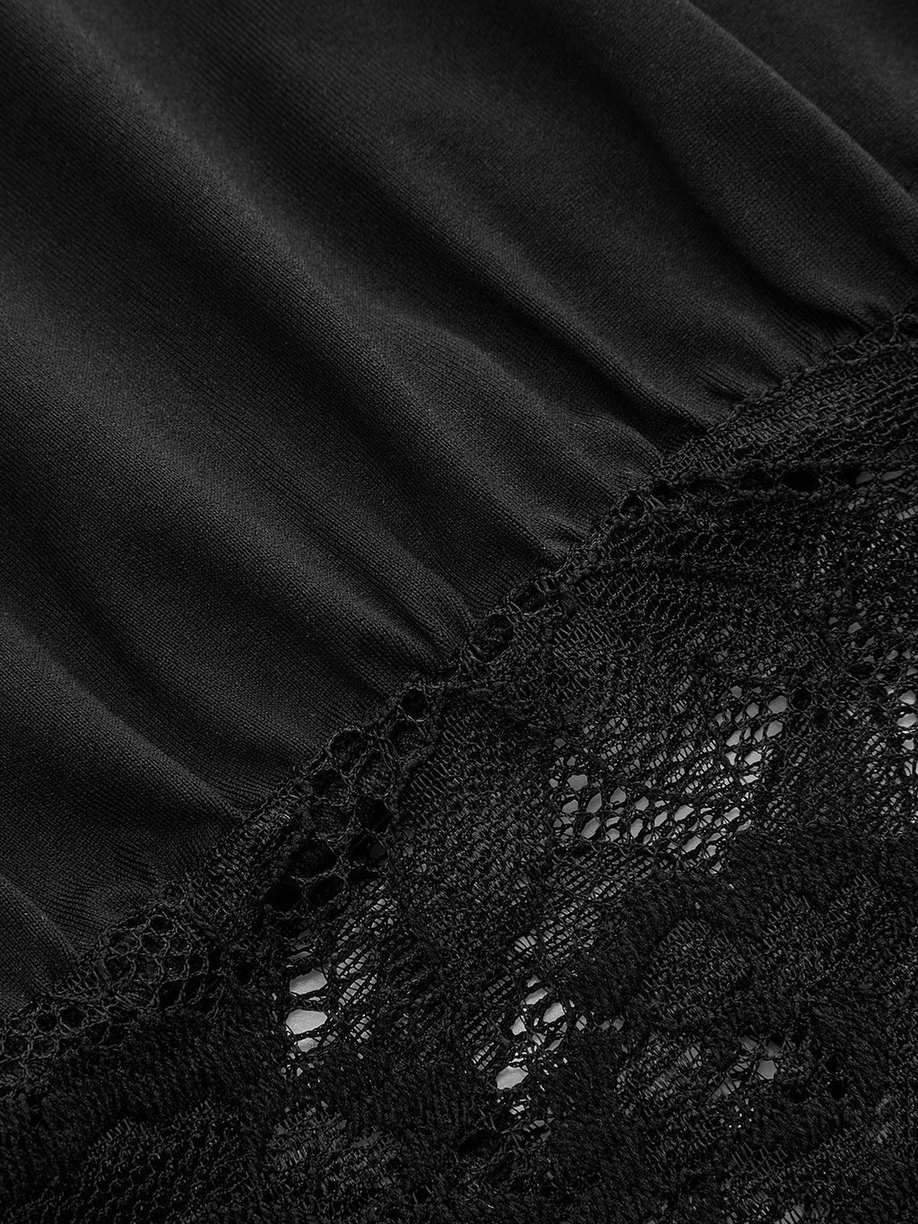 Schulterfreie, bauchfreie Bluse mit Spitze