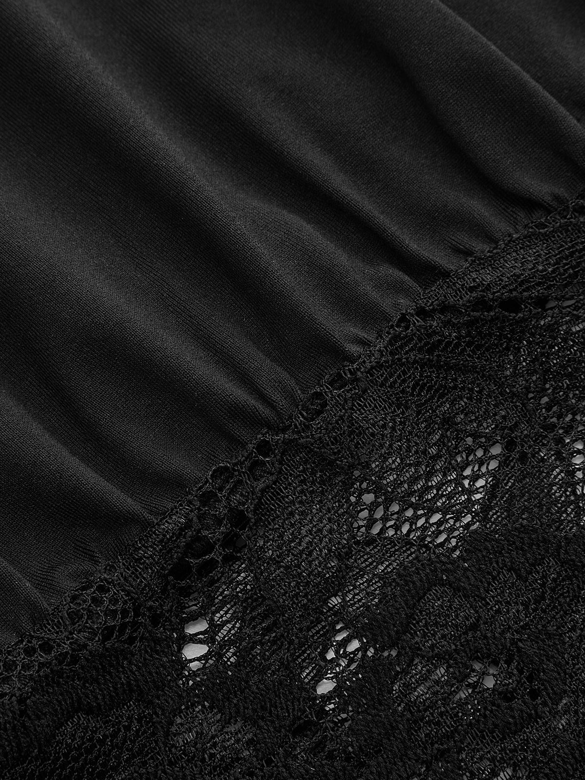 Schulterfreie, bauchfreie Bluse mit Spitze