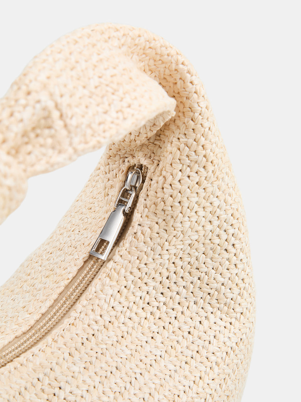 Sac à main hobo en paille tressée nouée