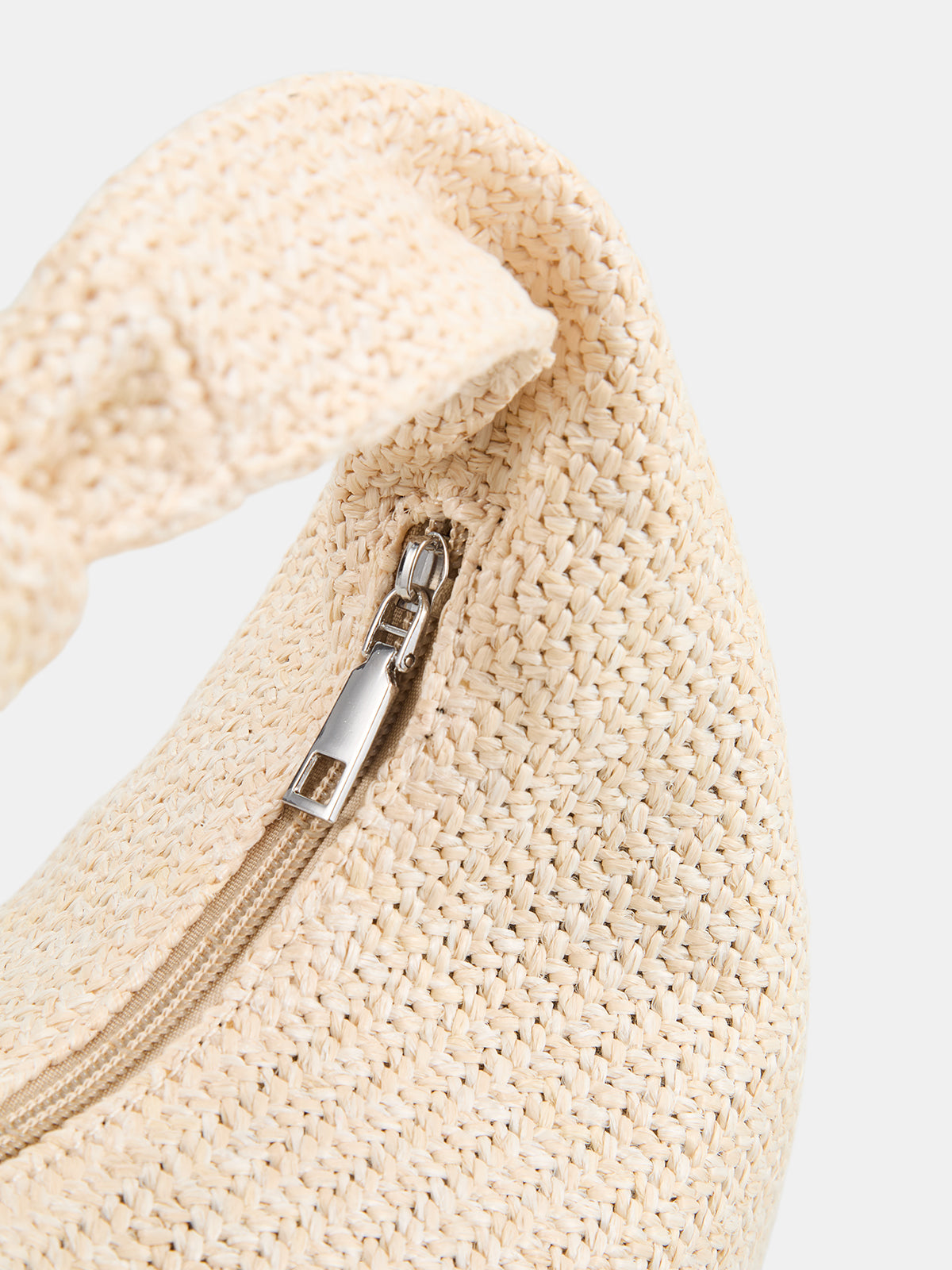 Sac à main hobo en paille tressée nouée