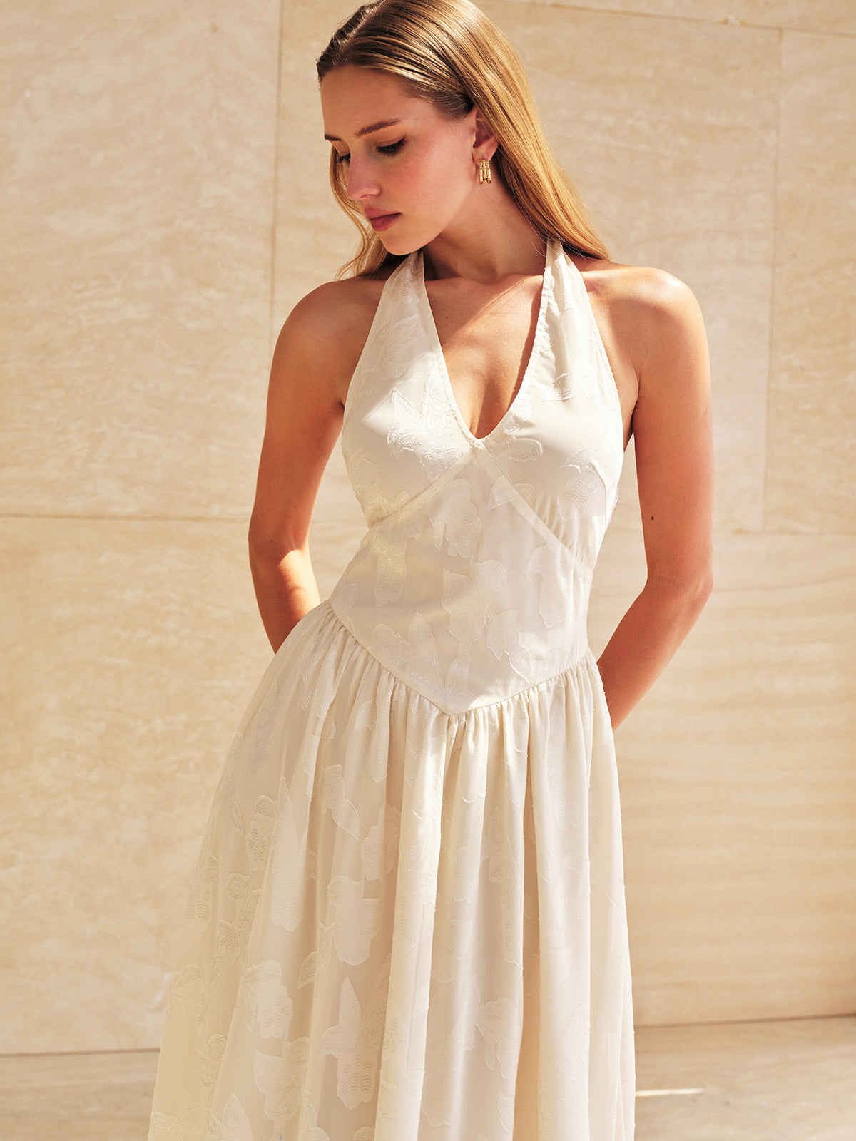 Neckholder-Maxikleid aus Jacquard