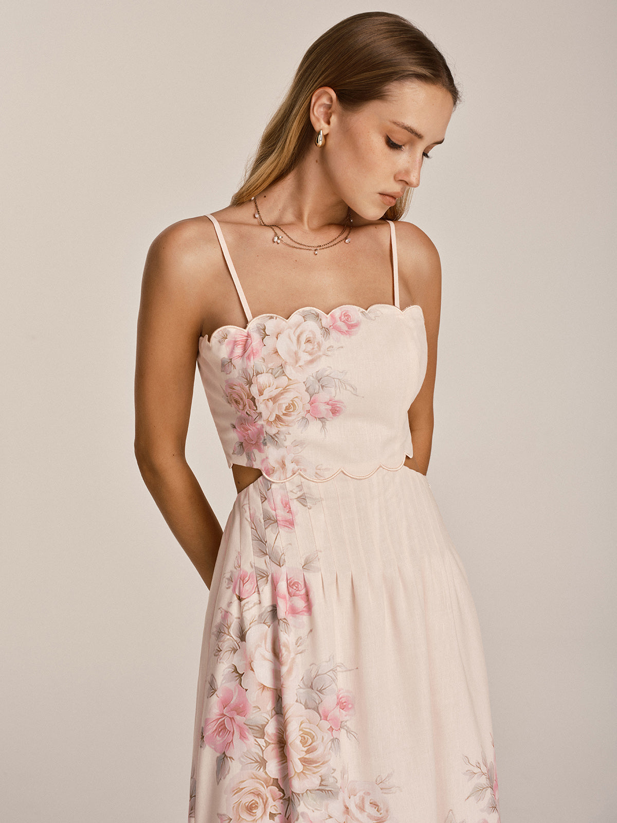 Maxikleid mit Blumenmuster und Cut-Outs