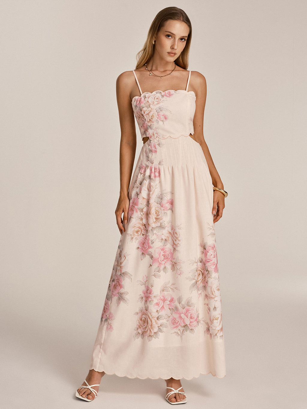Robe longue à fines bretelles et découpes, imprimé floral