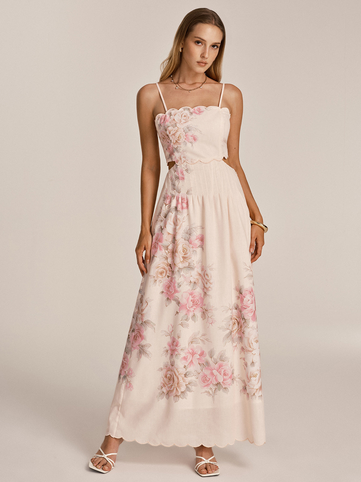Robe longue à fines bretelles et découpes, imprimé floral