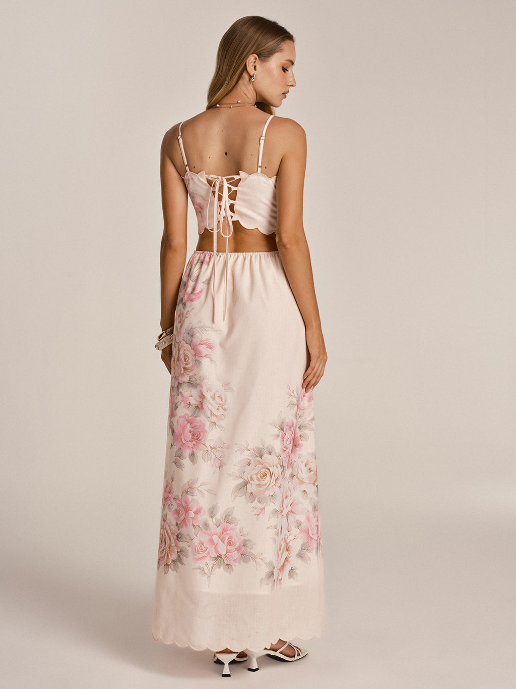 Robe longue à fines bretelles et découpes, imprimé floral