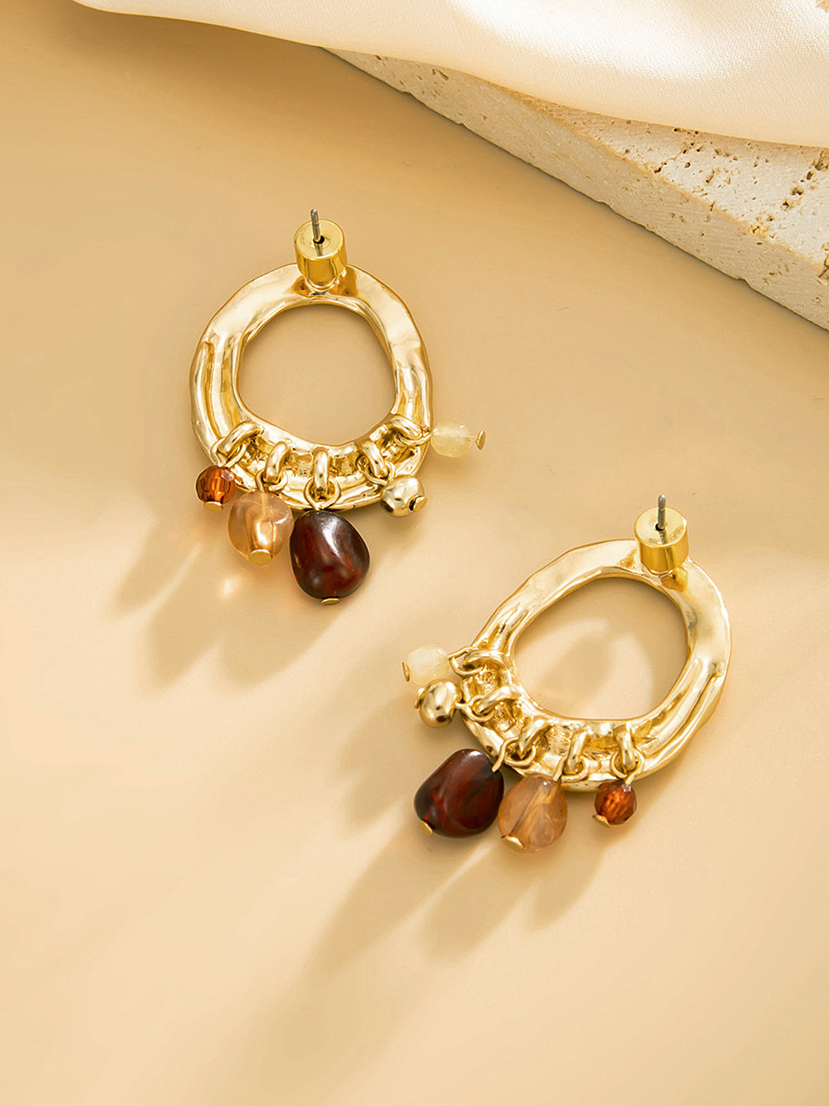 Boucles d'oreilles créoles martelées à pampilles perles ambre