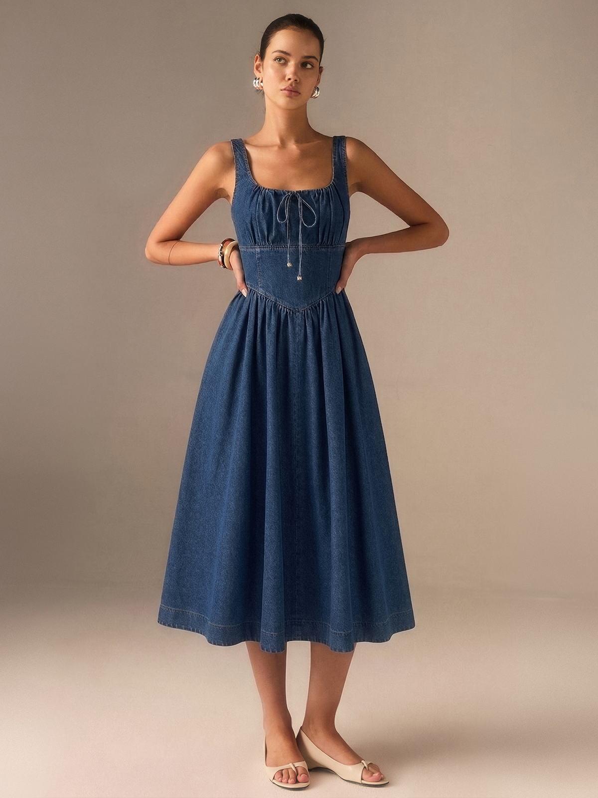 Jeans-Midi-Kleid mit eckigem Ausschnitt und Schleife vorne