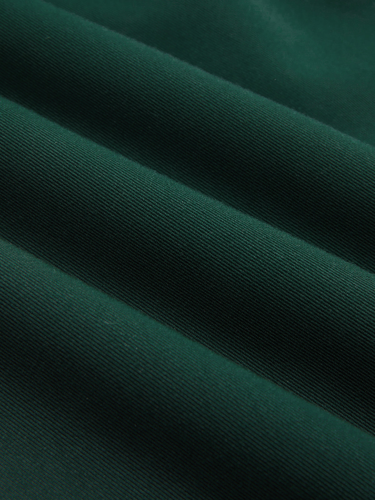 Hose mit hohem Bund, Gürtel, Falten und weitem Bein