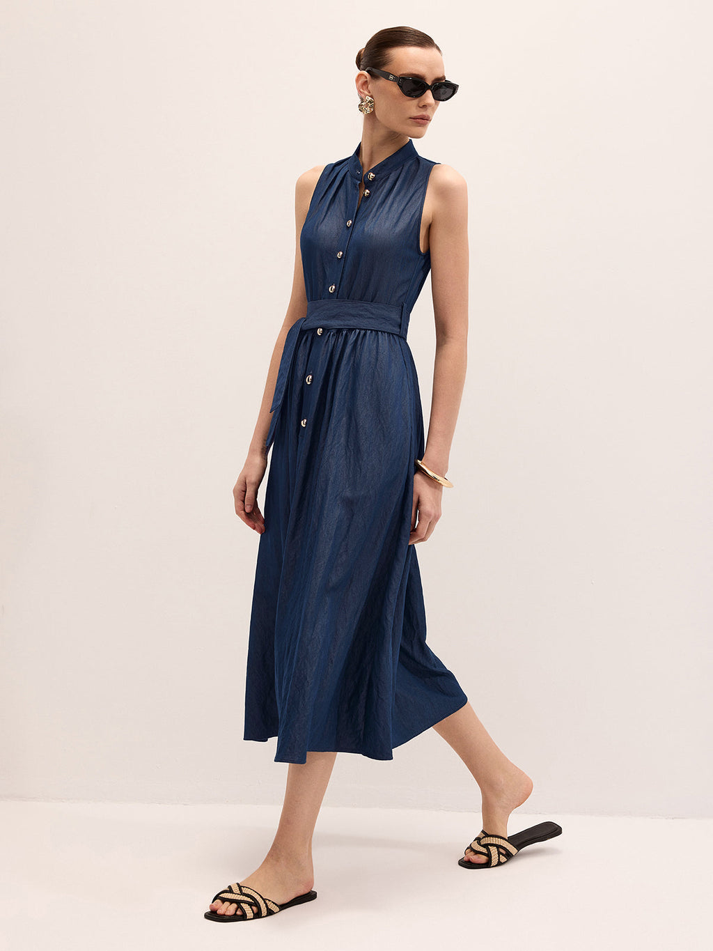Robe longue sans manches ceinturée en mélange de coton