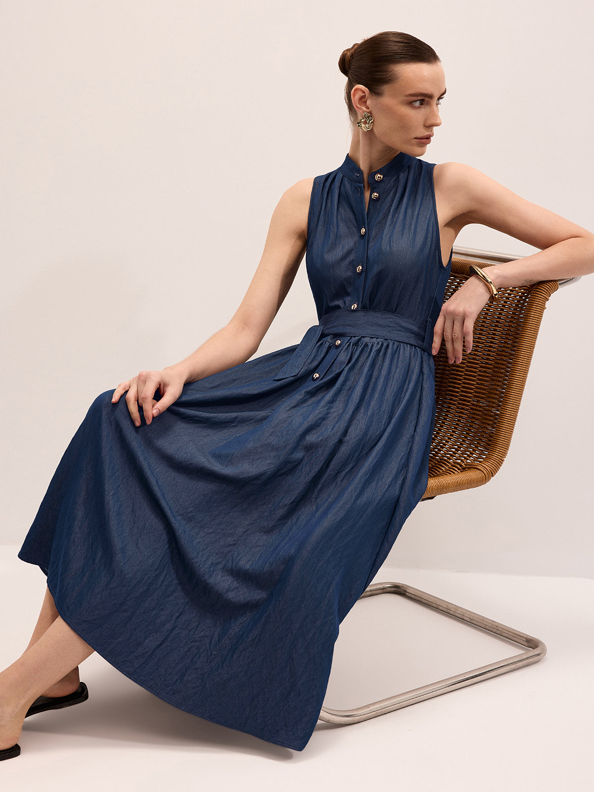 Robe longue sans manches ceinturée en mélange de coton