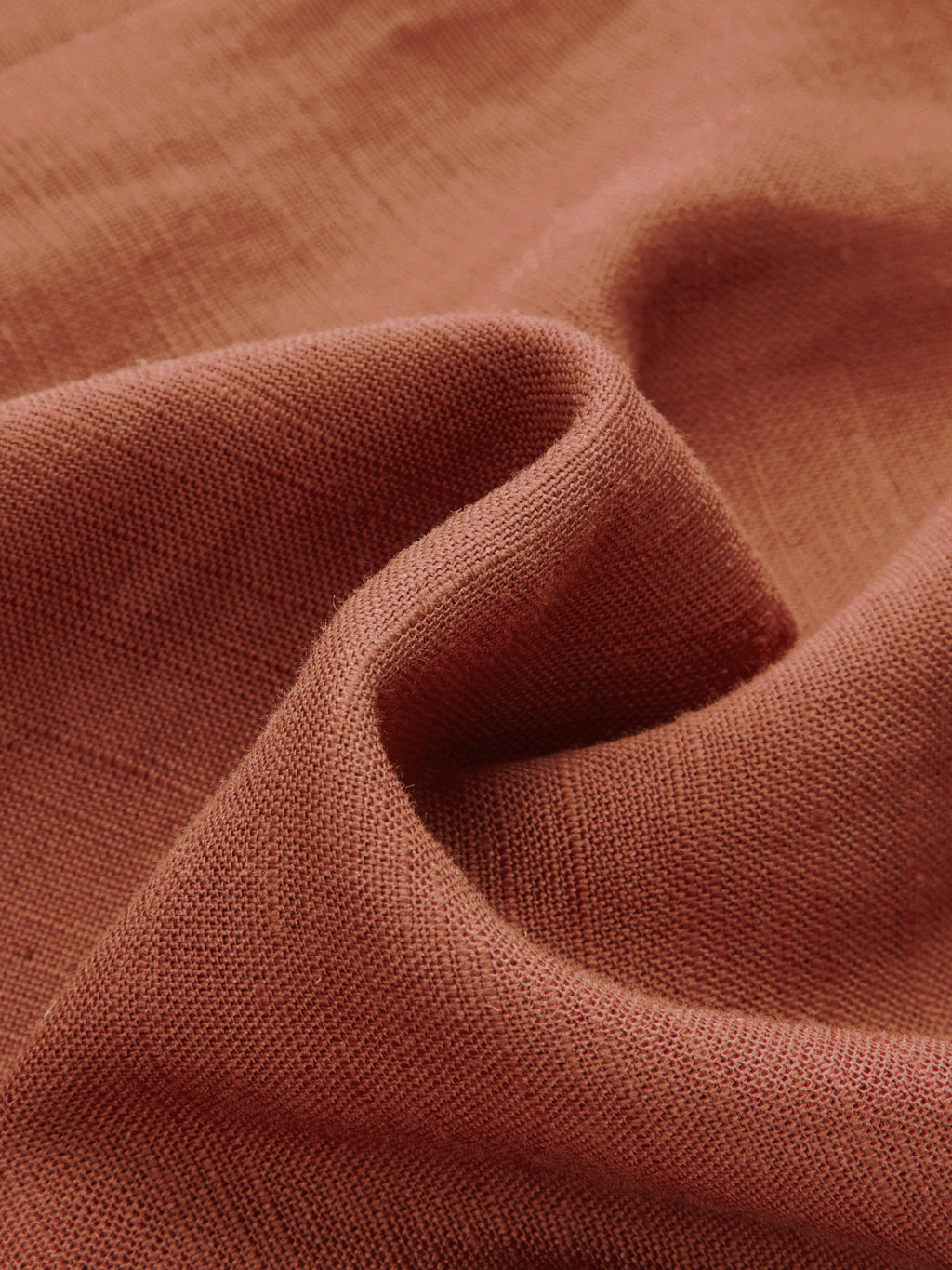 Ärmelloses Maxikleid mit Bindegürtel und Kragen