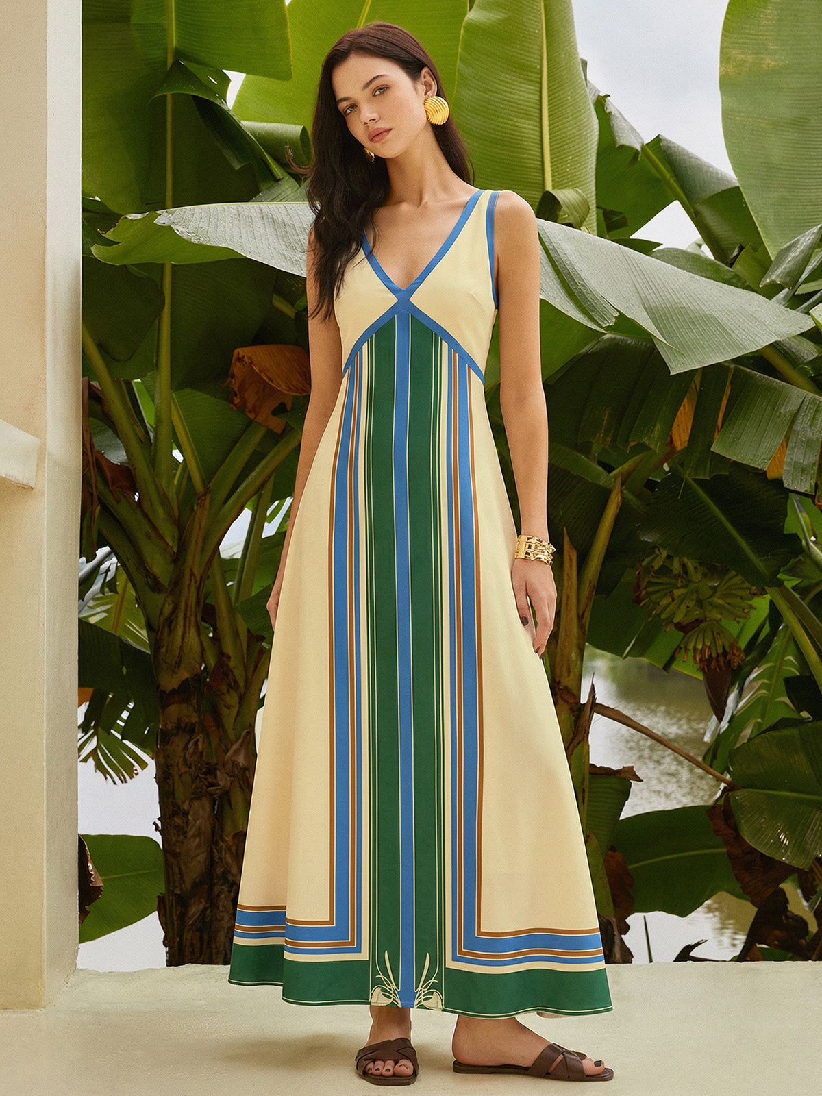 Maxikleid ohne Ärmel mit V-Ausschnitt und geometrischem Muster