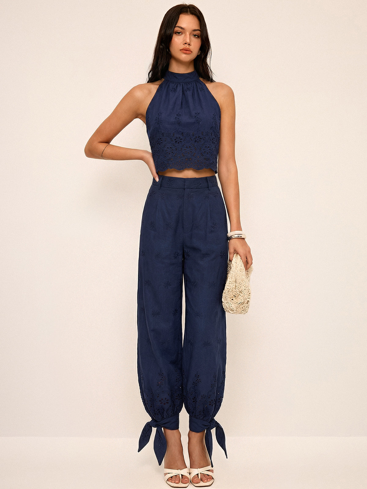 Ensemble haut brodé œillet et pantalon à nouer aux poignets