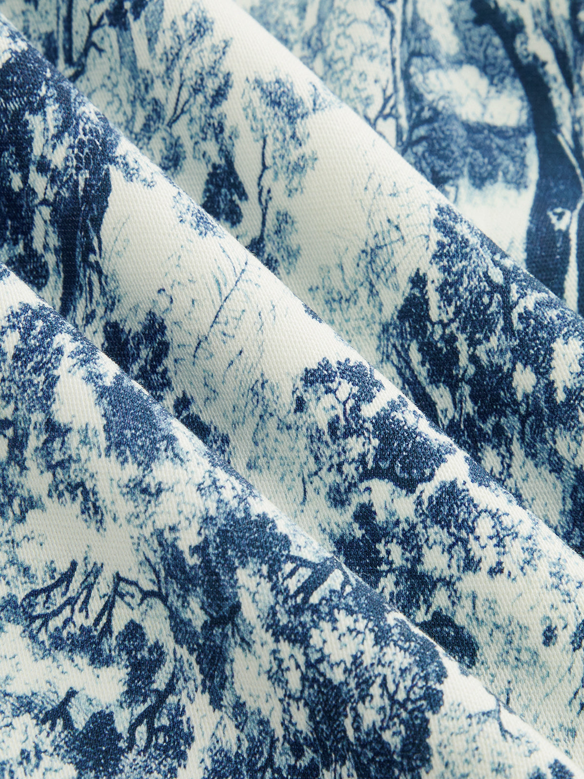 Freizeit-Shorts mit Toile-Druck und Bindegürtel