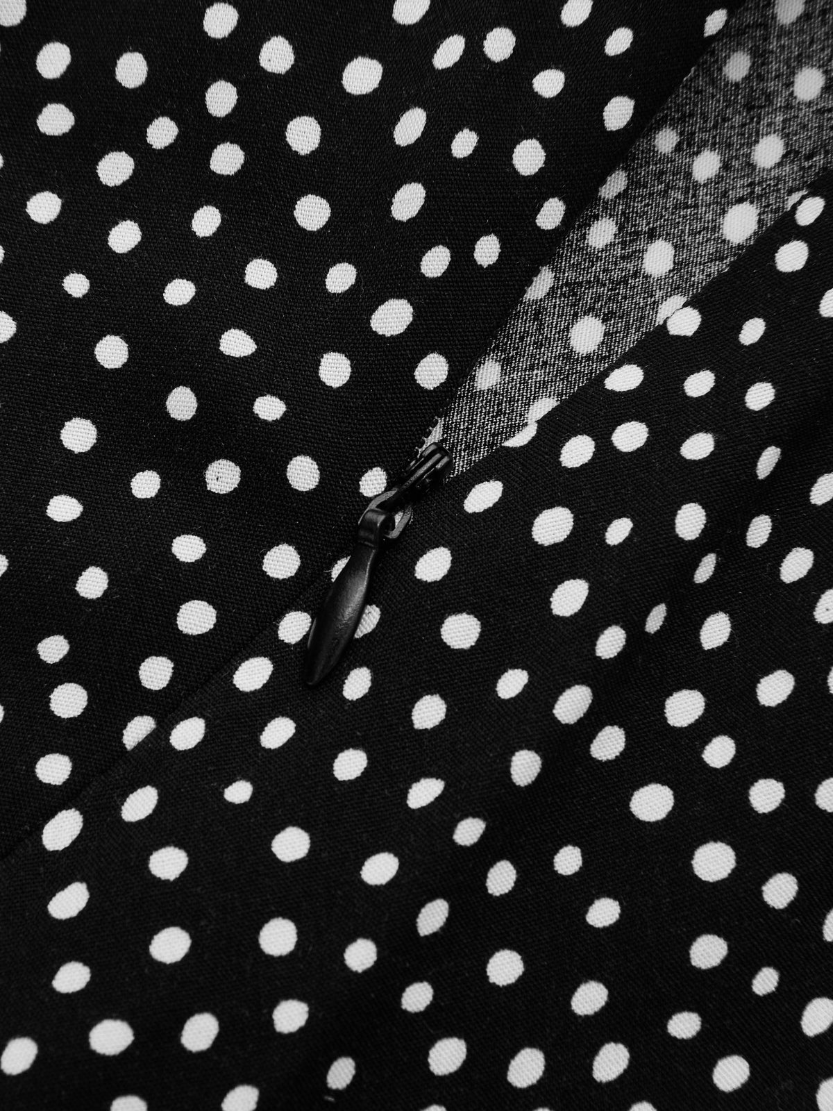 Gepunktetes Spitzen-Midi-Kleid mit V-Ausschnitt