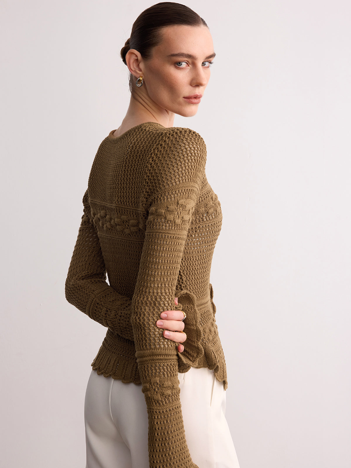 Gehäkelter Strickcardigan mit Wellensaum und langen Ärmeln