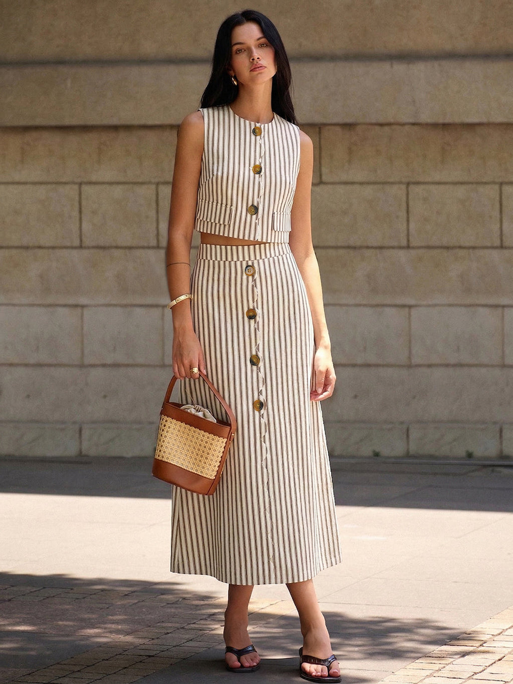 Ensemble top sans manches rayé et jupe midi en coton