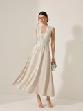 Ensemble deux pièces : robe caraco en satin et gilet en dentelle