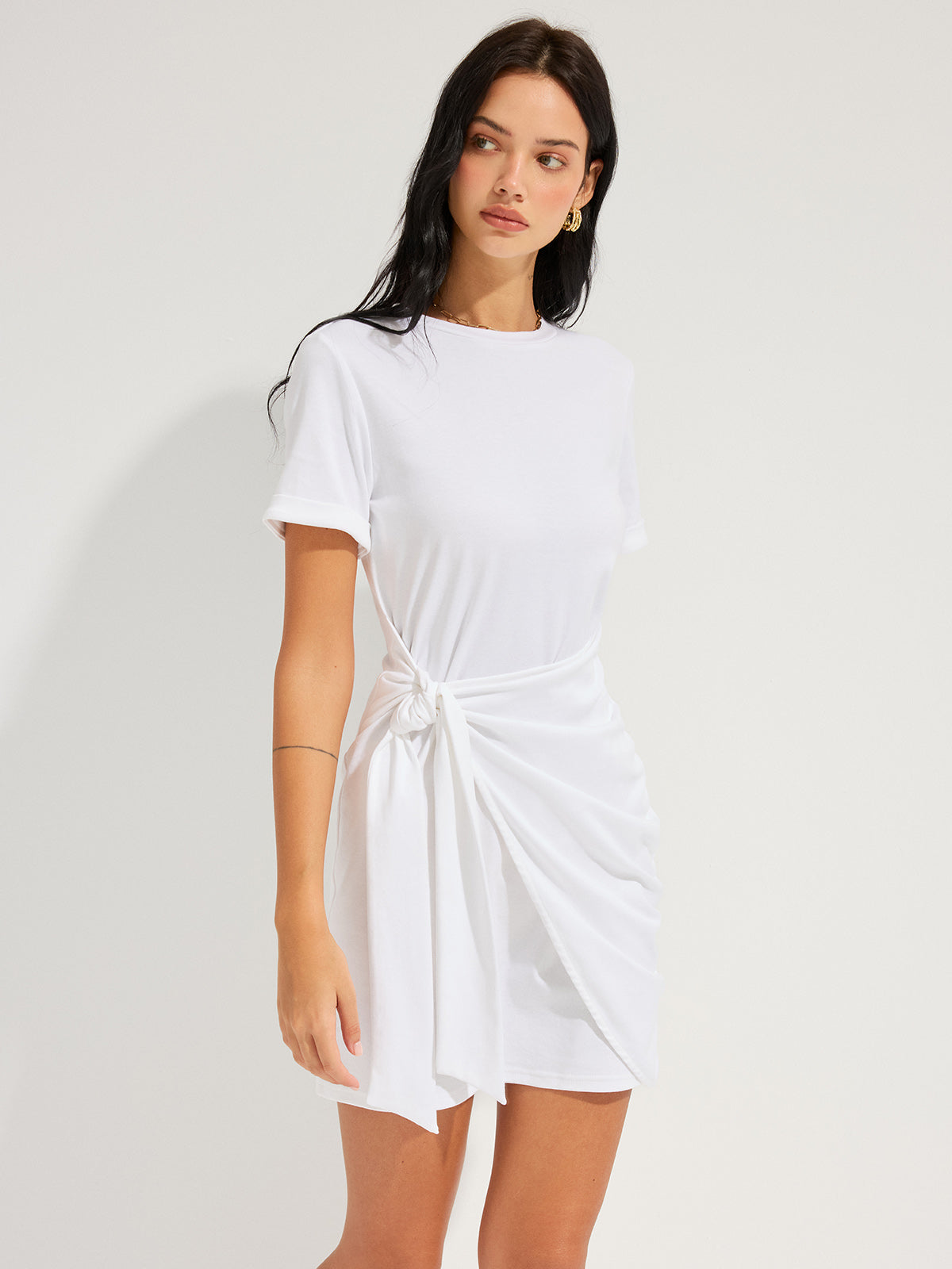 Kurzes Wickel-Minikleid mit Knoten